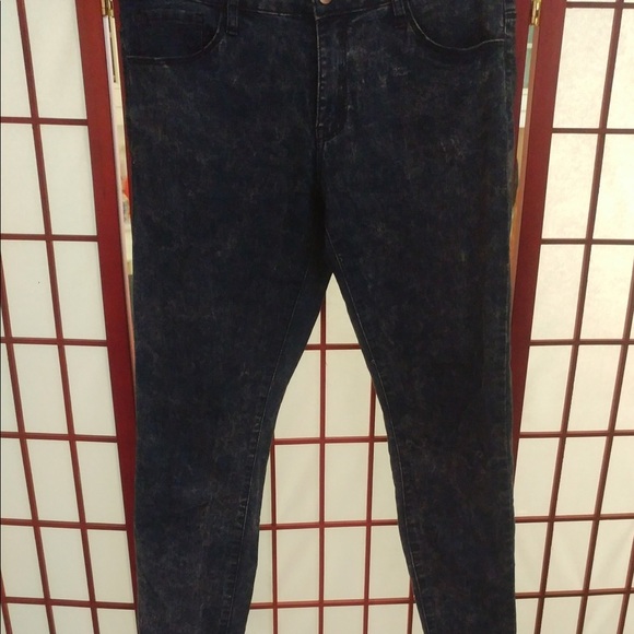 Forever 21 Acid Wash Skinny Jeans - Picture 3 of 4